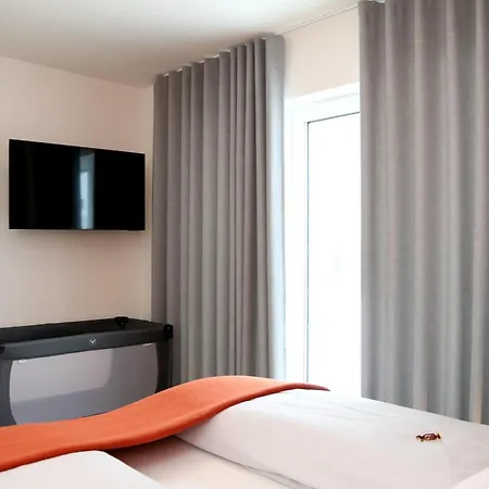 Diemelblick Acht - Fuer 6 Personen Mit Sauna, Garten Und Dachterrasse - Waeschepakete Inklusive! Hébergement de vacances